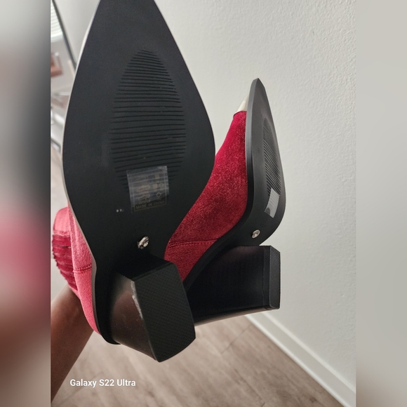 Azalea Wang Velvet Bootie - Picture 7 of 7